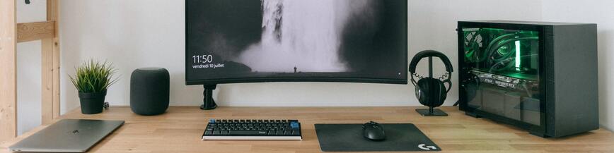 Desk LinkedIn Background Get Some Inspiration 